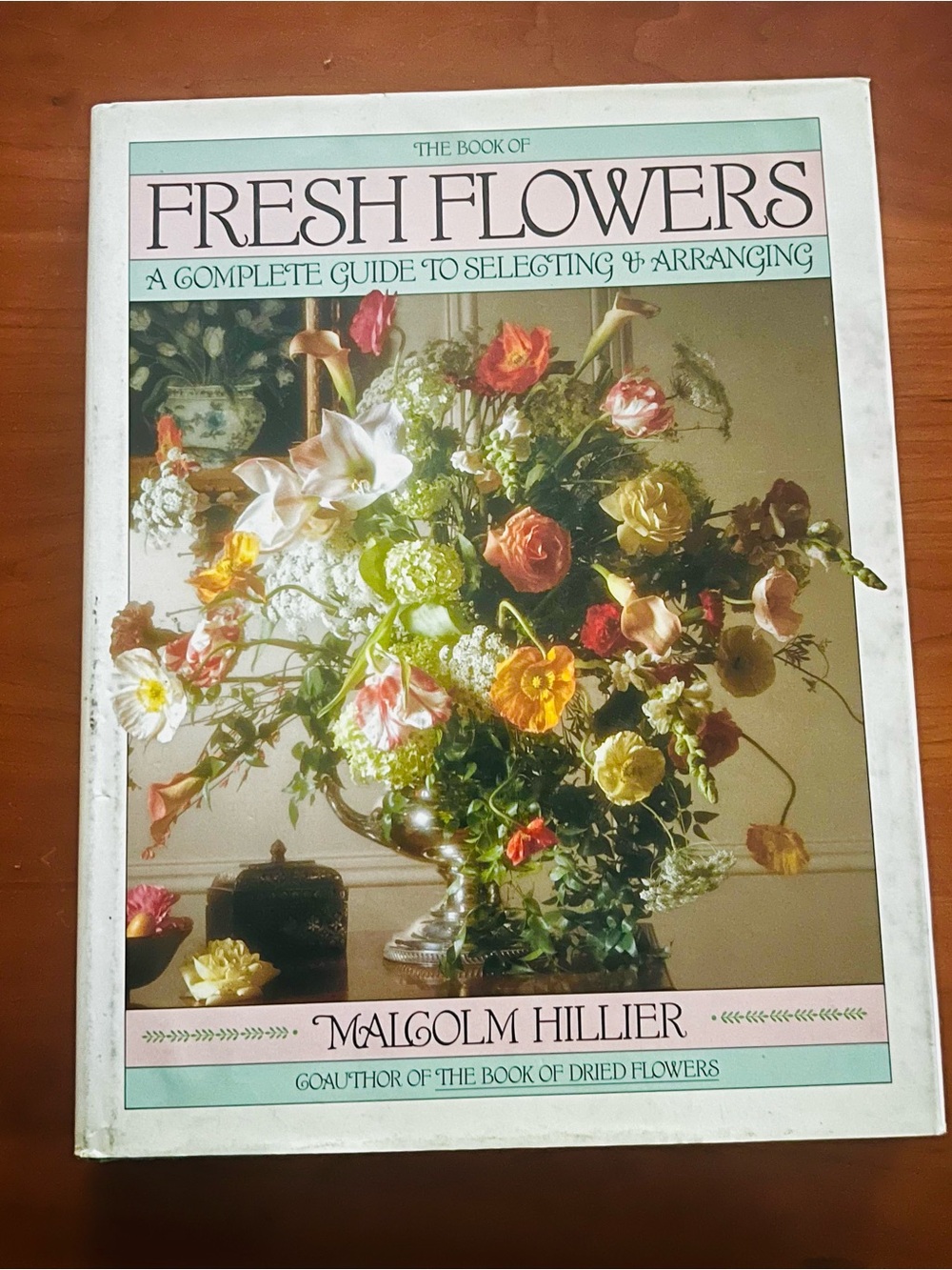 BEAUTIFUL HARDCOVER FLOWER ARRANGING BOOK “THE BOOK OF FRESH FLOWERS”